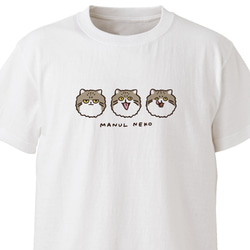 マヌルネコ【ホワイト】ekot Tシャツ 5.6オンス<イラスト：タカ（笹川ラメ子）> 1枚目の画像