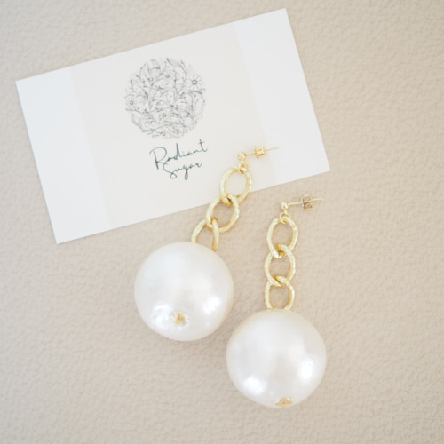 天然石×コットンパールアクセサリー(ピアス・イヤリング) 楽天市場】大粒コットンパールピアス イヤリング 25mm ネジバネ