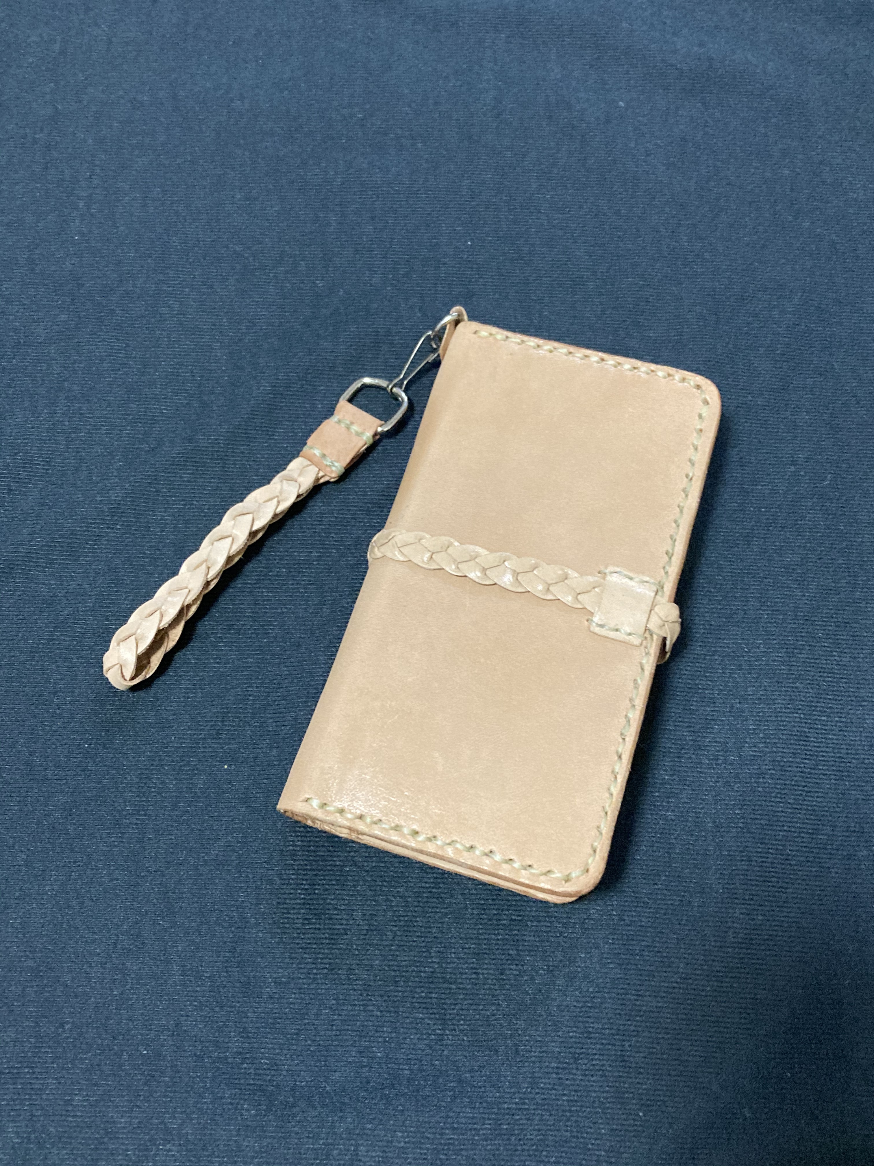 iPhoneケース（手編みベルト型）手帳型  好評につき、値下げしました！