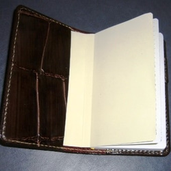 わに大柄エンボス柄の手帳サイズ   ノートカバー（nc-m-80crc-1） 4枚目の画像