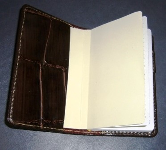わに大柄エンボス柄の手帳サイズ   ノートカバー（nc-m-80crc-1） 4枚目の画像