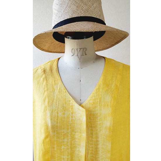パッと映えるイエローのガーゼリネンワンピース～縫い絞りのロングベスト