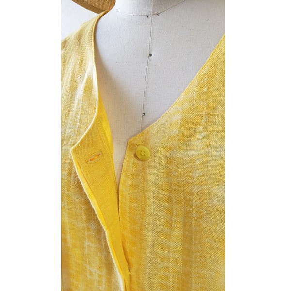 パッと映えるイエローのガーゼリネンワンピース～縫い絞りのロングベスト