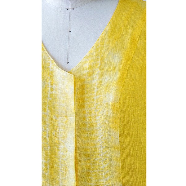 パッと映えるイエローのガーゼリネンワンピース～縫い絞りのロングベスト