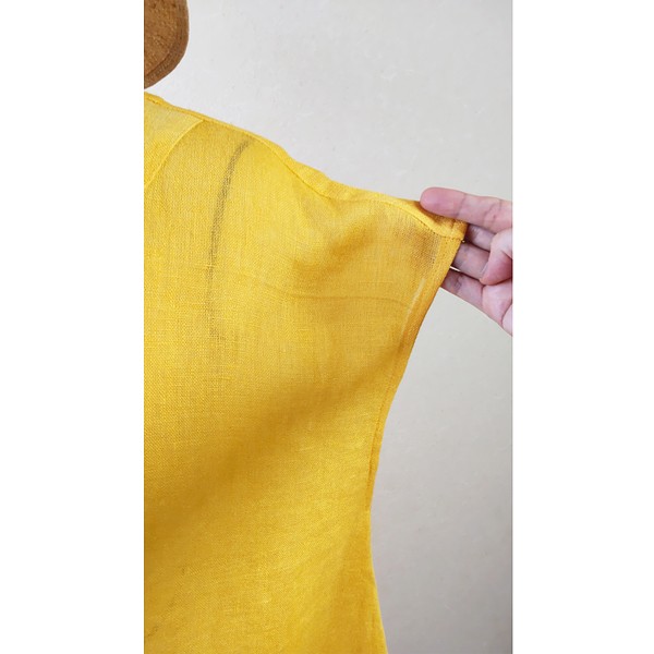 パッと映えるイエローのガーゼリネンワンピース～縫い絞りのロングベスト