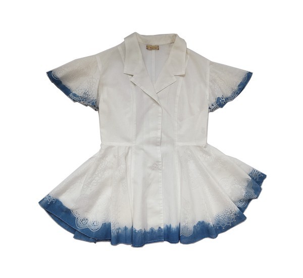 クラシック＆エアリーなお花柄のオパール加工ブラウス～フレア感たっぷりでちょっぴり藍染と刺しゅうがポイント