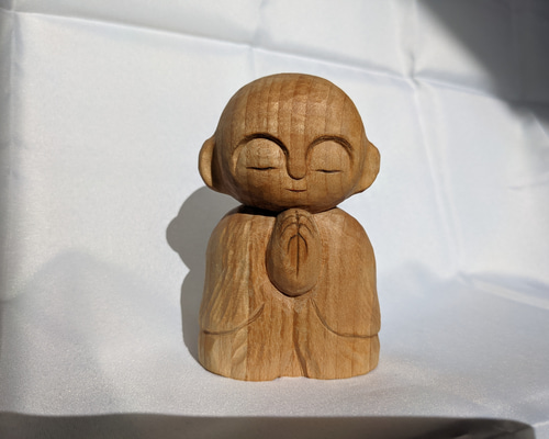 木彫りの小さな六地蔵 木彫りの小さな六地蔵 小さな木彫りの六地蔵さん（花より男子