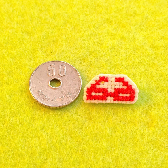 特価:めがね タイプＢ(レッド)【ブローチ】眼鏡 めがね 赤ぶちメガネ 刺繍 クロスステッチ かわいい【完成品】 2枚目の画像