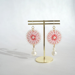 紅白の糸まきイヤリング（白たま）  ピアス / ノンホールピアス / イヤリング 3枚目の画像