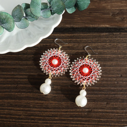 紅白の糸まきイヤリング（白たま）  ピアス / ノンホールピアス / イヤリング 4枚目の画像
