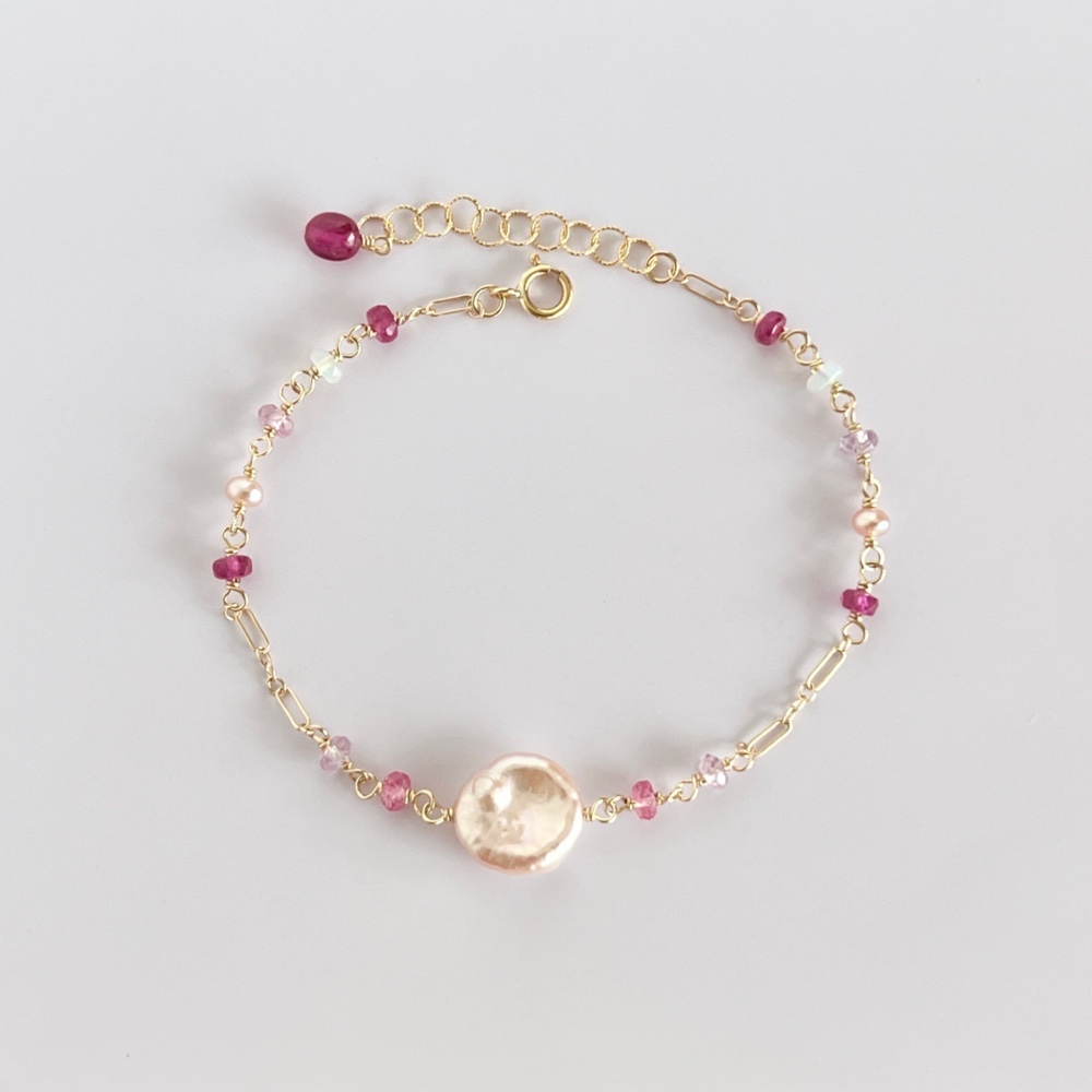 花びらパールと天然石のブレスレット☆ピンク