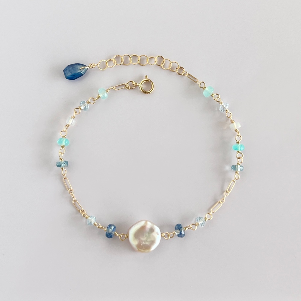 花びらパールと天然石のブレスレット☆ブルー