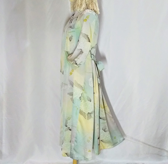 正絹  大人のエレガンス　ふんわり優しいロングワンピース　着物リメイク 2枚目の画像