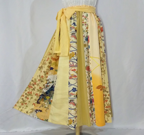 正絹 イエロー系の組み合わせが明るく心弾む‼ 16枚はぎロングフレアースカート　着物リメイク 3枚目の画像