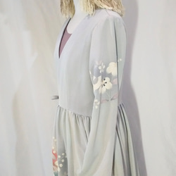 正絹 流れる裾模様がとても綺麗　ロングカシュクールワンピース　カーディガン 着物リメイク 10枚目の画像