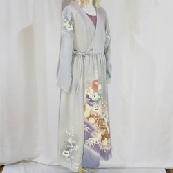 正絹 流れる裾模様がとても綺麗　ロングカシュクールワンピース　カーディガン 着物リメイク 5枚目の画像