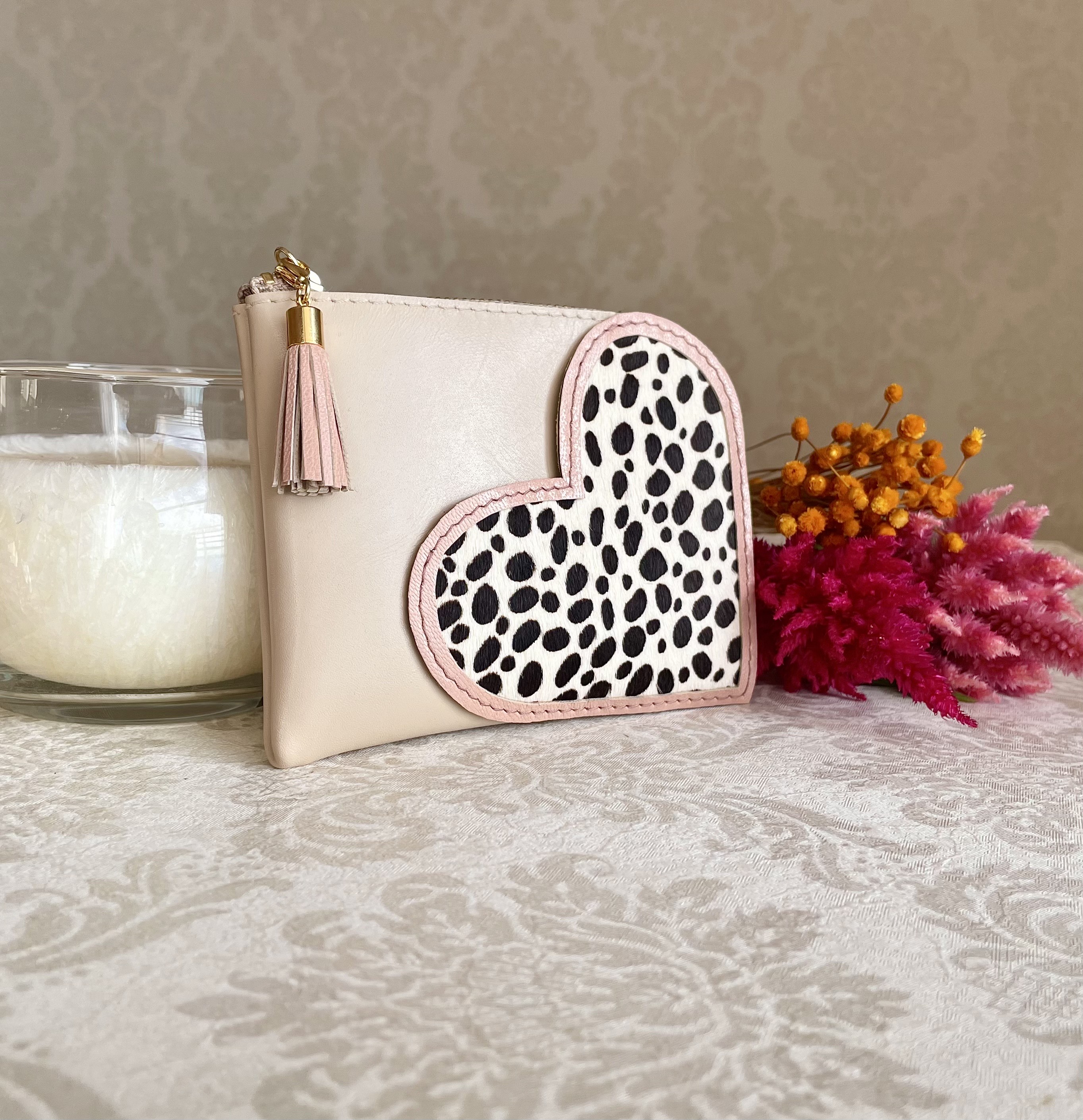 ミニ財布 　コンパクト　 L字ファスナー　ハート ポケット　♡ 毛付き革　ダルメシアン ♡ アイボリー&ピンク