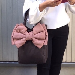 【A4対応】 リボン付き上質ナイロントートバッグ（ブラウン×ピンク） 1枚目の画像