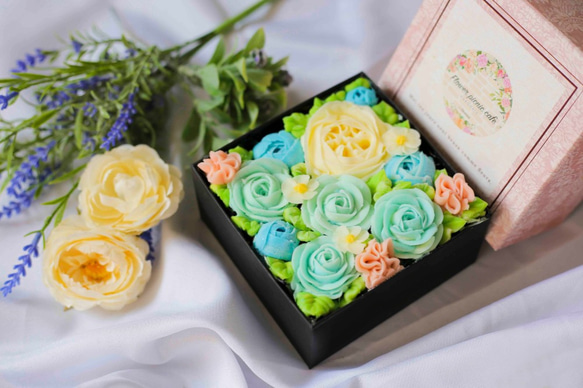 『食べられるお花のケーキ』【Charmant Blue】ボックスフラワーケーキ 1枚目の画像