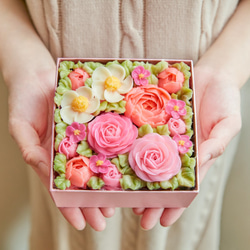 【Peach Pink】食べられるお花のボックスフラワーケーキ 1枚目の画像