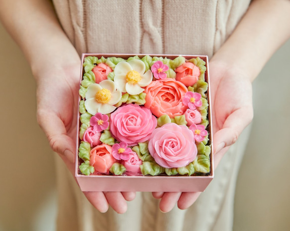 【Peach Pink】食べられるお花のボックスフラワーケーキ 1枚目の画像