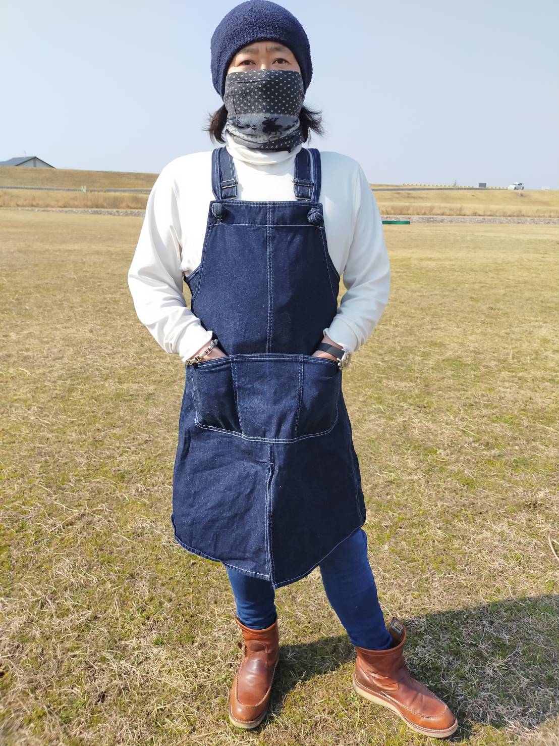 キャンプ　エプロン　デニム　焚き火