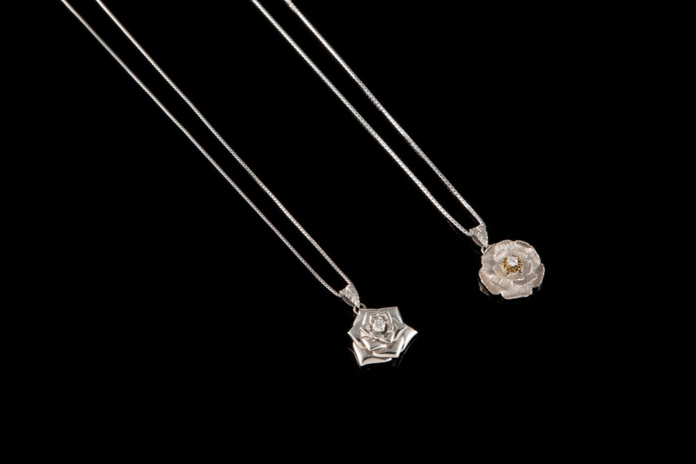 【【テレビドラマ】【牡丹と薔薇】の【牡丹のイアリング】】　【素材　プラチナ・ゴールド・ダイヤモンド】