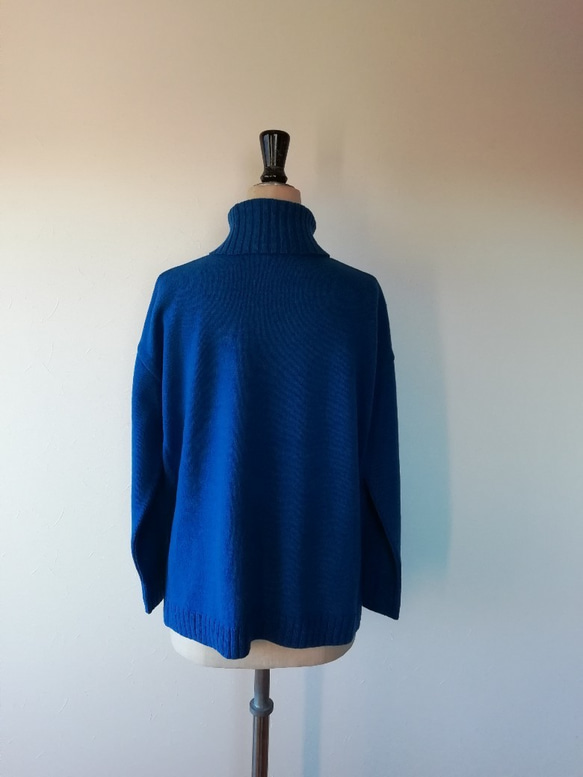 輕盈蓬鬆保暖羊毛混紡高領套頭衫寶藍色 第4張的照片