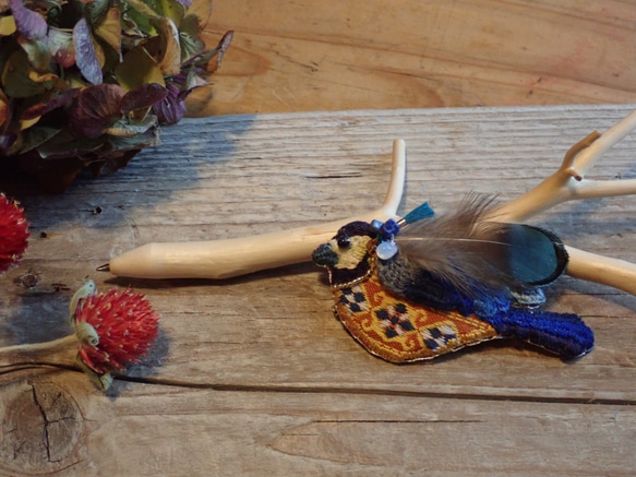 刺繍小鳥ブローチ「ヤマガラ」 1枚目の画像