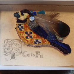 刺繍小鳥ブローチ「ヤマガラ」 4枚目の画像