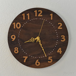 シックなデザインのブラックウオルナットの木の掛け時計【クオーツ時計】 1枚目の画像