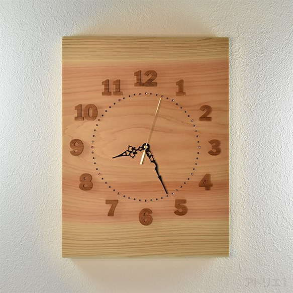 「送料無料」檜の香り豊かで、薄いピンク色の美しい天然檜の大きな掛け時計【クオーツ時計】 1枚目の画像