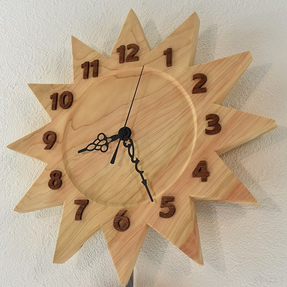 【受注制作】天然檜で作ったお日様の振り子時計 2枚目の画像