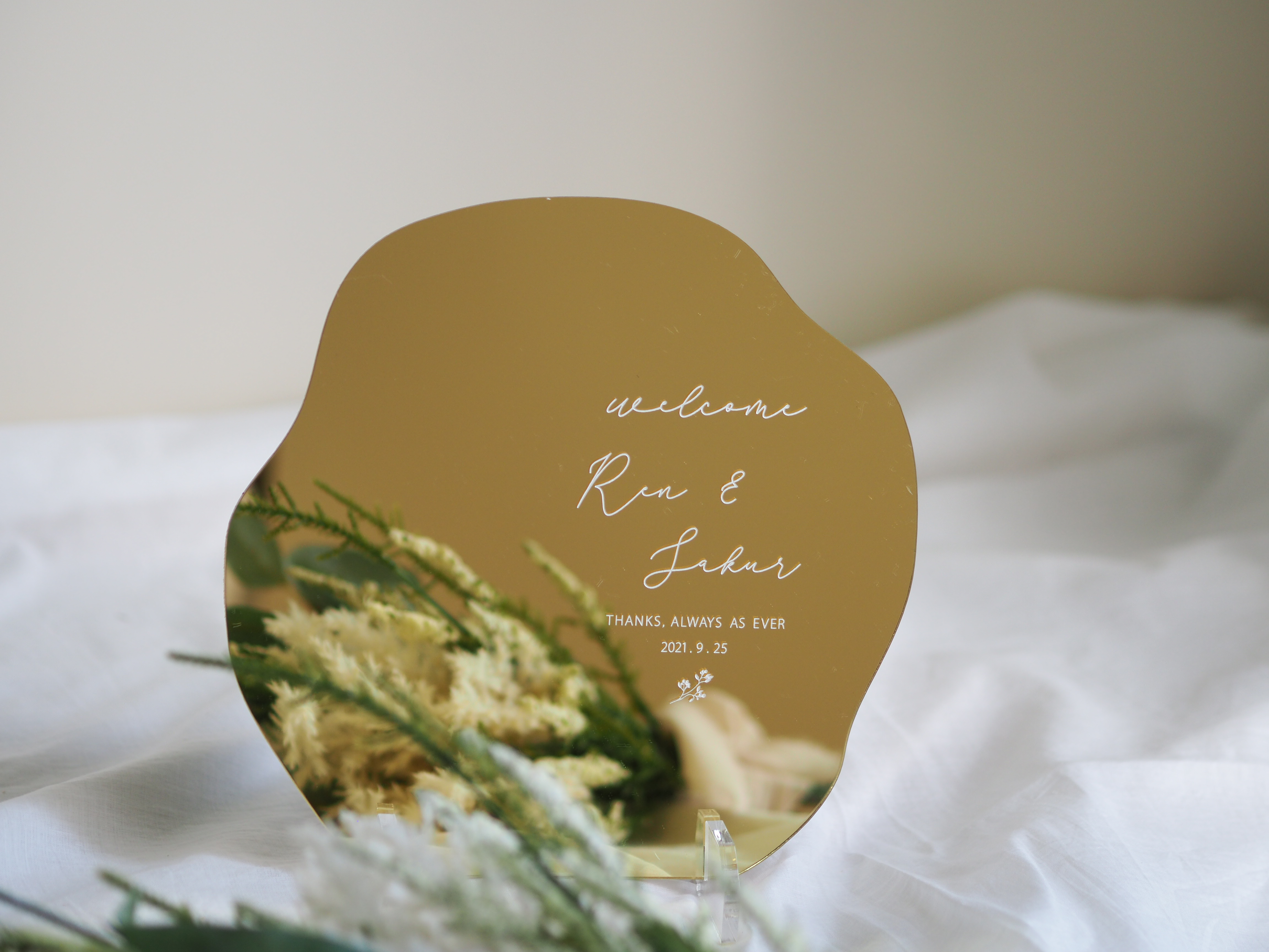 ウェルカムミラーゴールド『とろーりサークルゴールド 小さめサイズ』（アクリルゴールドミラー）