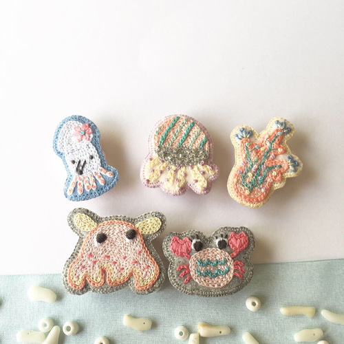 メンダコの刺繍ブローチ ブローチ Fluffy 通販 7769257｜Creema