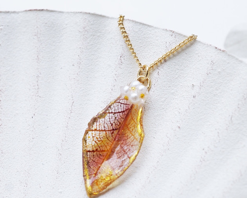 楽天市場】本鼈甲 ネックレスの通販 本日限定 琥珀の葉型トップ、鼈甲の