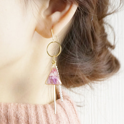 紫色花朵和三角形耳環/耳環 第5張的照片