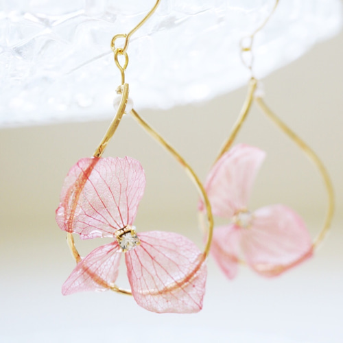 紫陽花のツイストリングピアス/イヤリング ピアス（フック・チェーン  