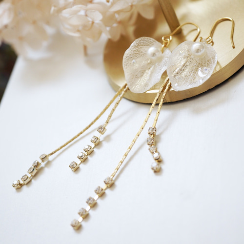 2way紫陽花と揺れるクリスタルのピアス/イヤリング ピアス（フック 