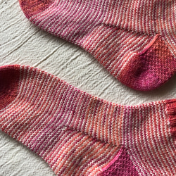 手編みの靴下（コットン混素材）　ピンクグレープフルーツ 3枚目の画像