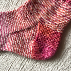 手編みの靴下（コットン混素材）　ピンクグレープフルーツ 4枚目の画像