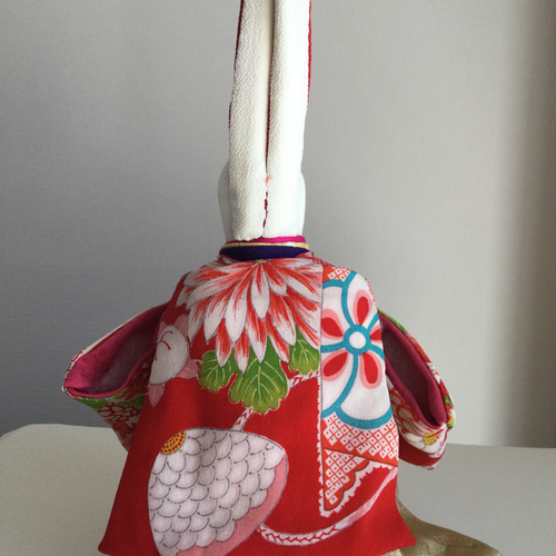 ちりめん うさぎのお雛様(大) 【１】座布団(赤)付き うさぎのお雛様(大) 1 座布団(赤)付き ちりめん ひな人形・雛