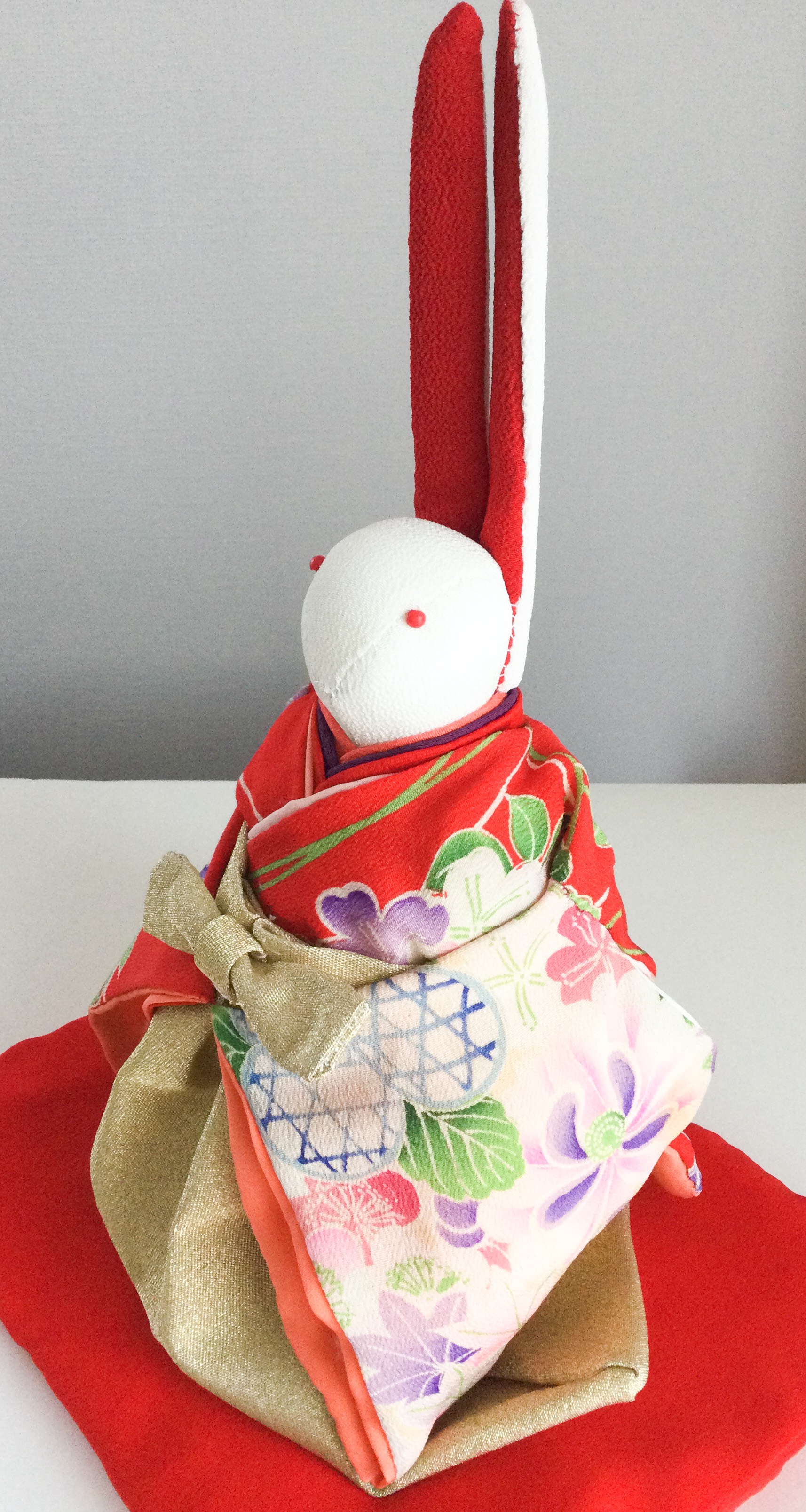 うさぎのお雛様(大) 2 座布団(赤)付き ちりめん