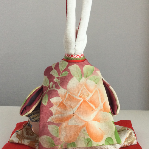 ちりめん うさぎのお雛様(大) 【３】座布団(赤)付き うさぎのお雛様(大) 3 座布団(赤)付き ちりめん ひな人形・雛飾り