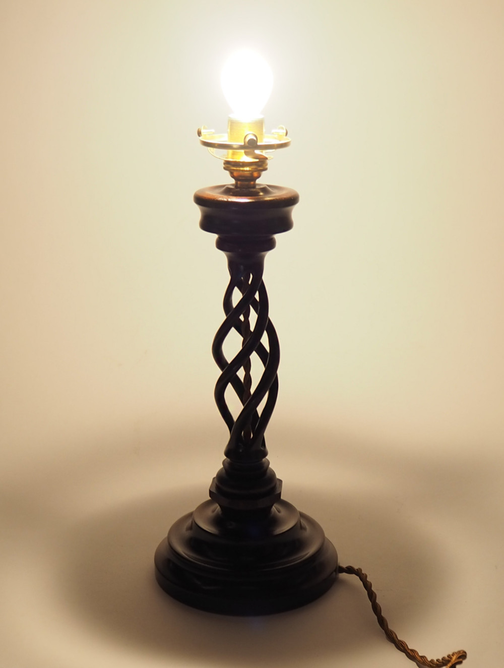 木製ランプスタンド　透かしツイスト　卓上照明/テーブルライト　No.69