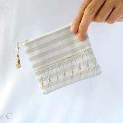 刺繍模様が美しいリップポーチ　ジュエリーポーチ　カード入れ　フランス製生地　ミニポーチ 1枚目の画像