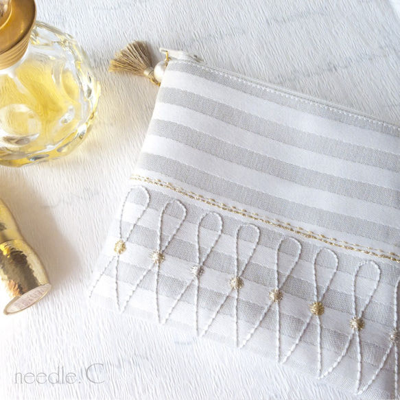 刺繍模様が美しいリップポーチ　ジュエリーポーチ　カード入れ　フランス製生地　ミニポーチ 7枚目の画像