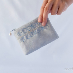 刺繍模様が美しいジュエリーポーチ　リップケース　カード入れ　ミニポーチ　インドシルク　 2枚目の画像