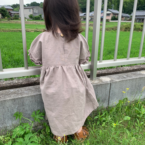 送料無料 お袖フリフリヨークワンピ モカ 120サイズ 子供服 nine.j.y.k 