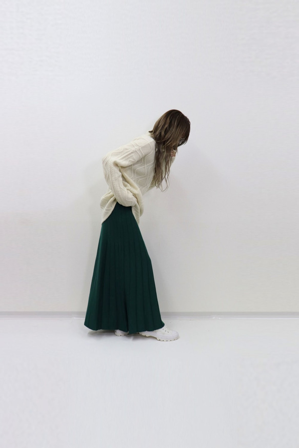 送料無料日本製予約商品きれいめにもカジュアルにもさまになるウール混プリーツニットスカート 2枚目の画像